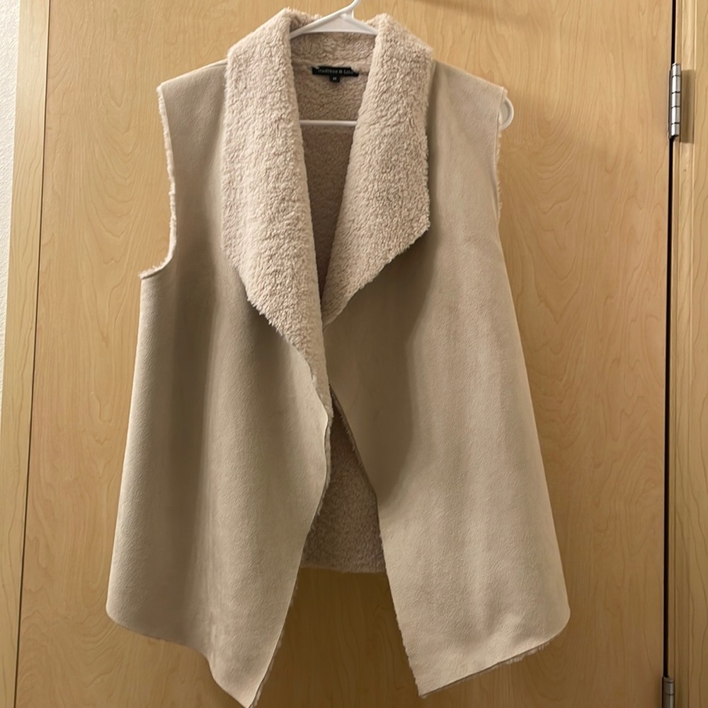 *WOMENS* Tan Medium Sherpa polyester vest